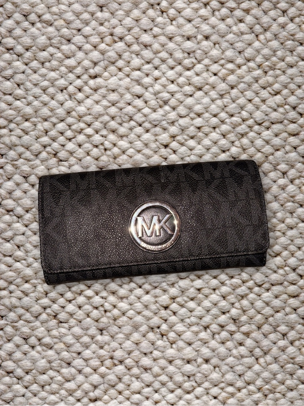 Michael Kors Large MK Fulton Flap
Continental Wallet